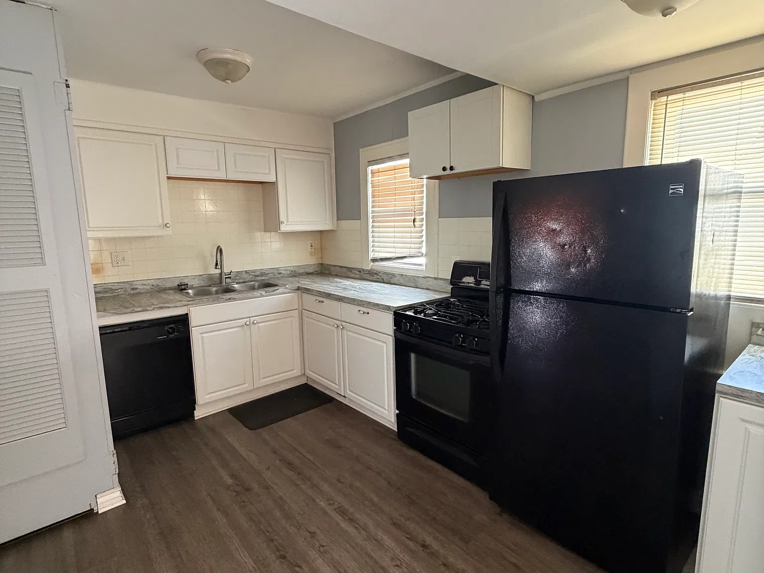 2 bed, 898 sqft, $1,300 — Photo 3
