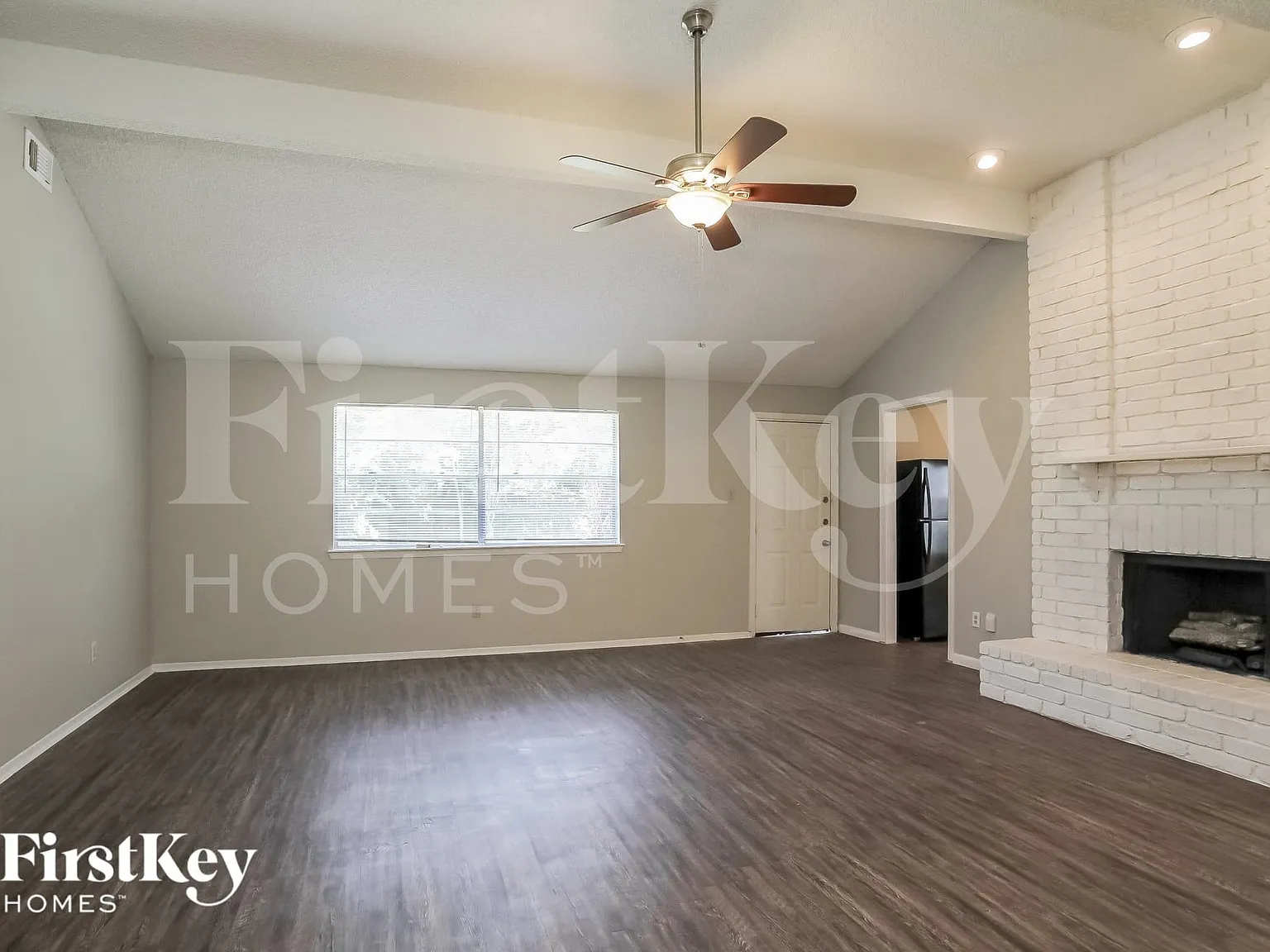 3 bed, 2.0 bath, 1608 sqft, $1,995 — Photo 3