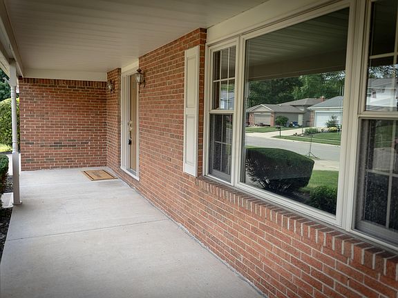 3rd image of 599 Dunoon Dr