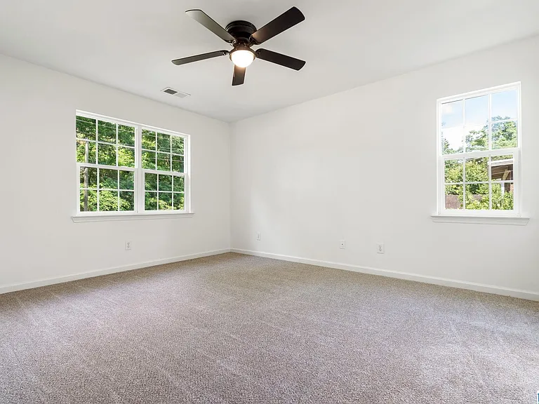 1004 W Walnut St — Photo 17