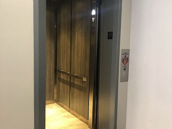 5th image of 935 W Belle Plaine Ave #206
