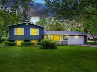 26W331 Parkway Dr, Winfield, IL 60190