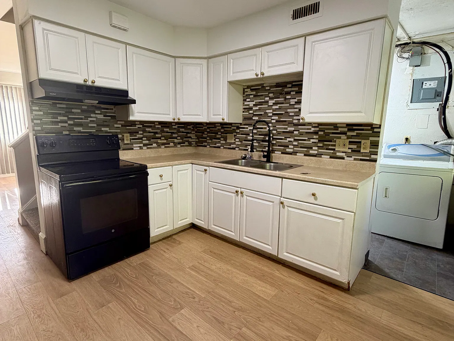 2 bed, $1,400 — Photo 2