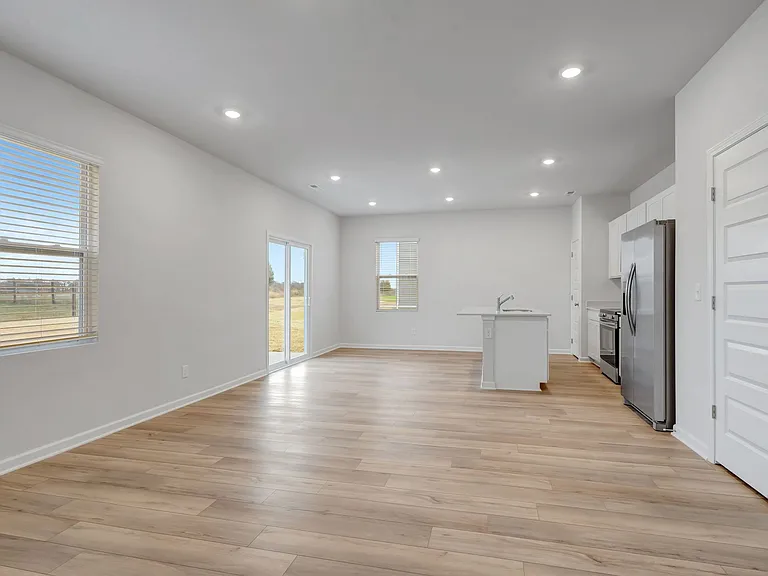720 Emerson Ln — Photo 32