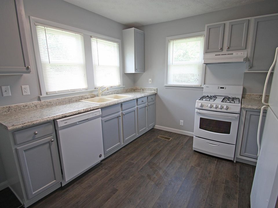 Kitchen with new dishwasher, refreshed cabinets, deep-basin 