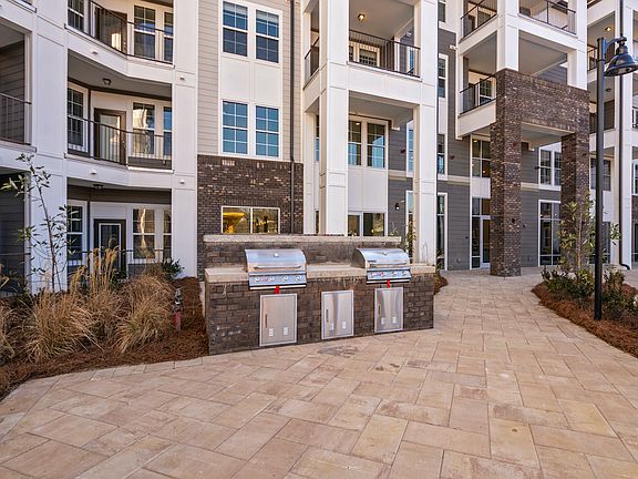 5th image of 1065 Manhattan Blvd APT 1409