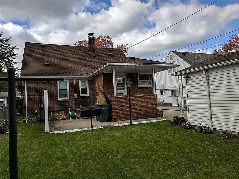 3 bed, 1.0 bath, 1306 sqft, $1,050 — Photo 4