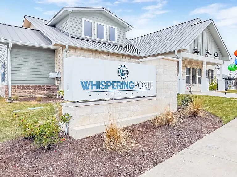 Whispering Pointe Apartments — Photo 25