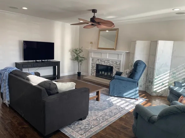 18051 Westlake Cir, Huntington Beach, CA 92648