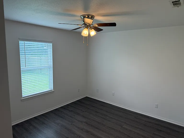 1375 N Carriage Way — Photo 9