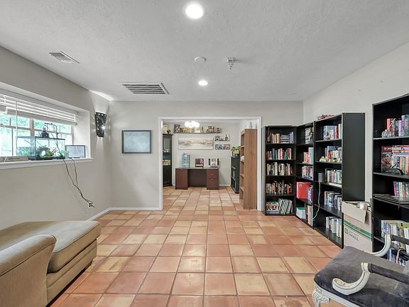 5th image of 25610 Walnut Grove Cir