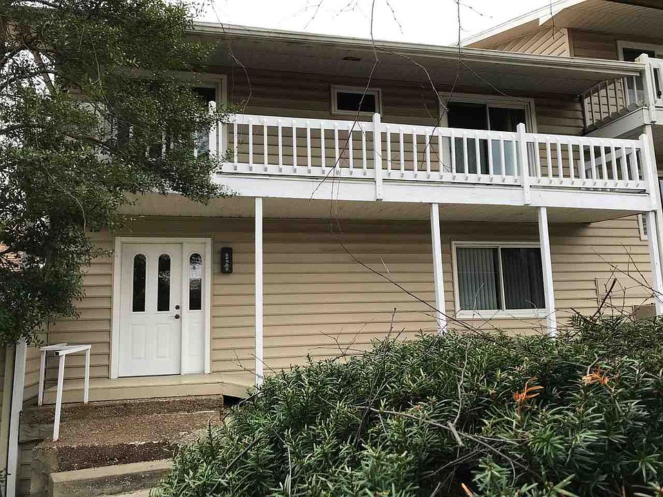 1st image of 11535 Village Dr