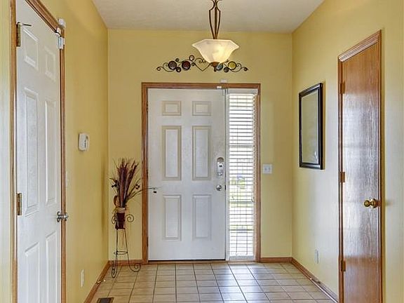 5th image of 3709 Helwig Ave