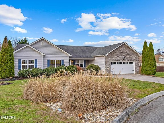 2nd image of 218 Pebble Ct