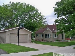 324 Meridian St N, Belle Plaine, MN 56011