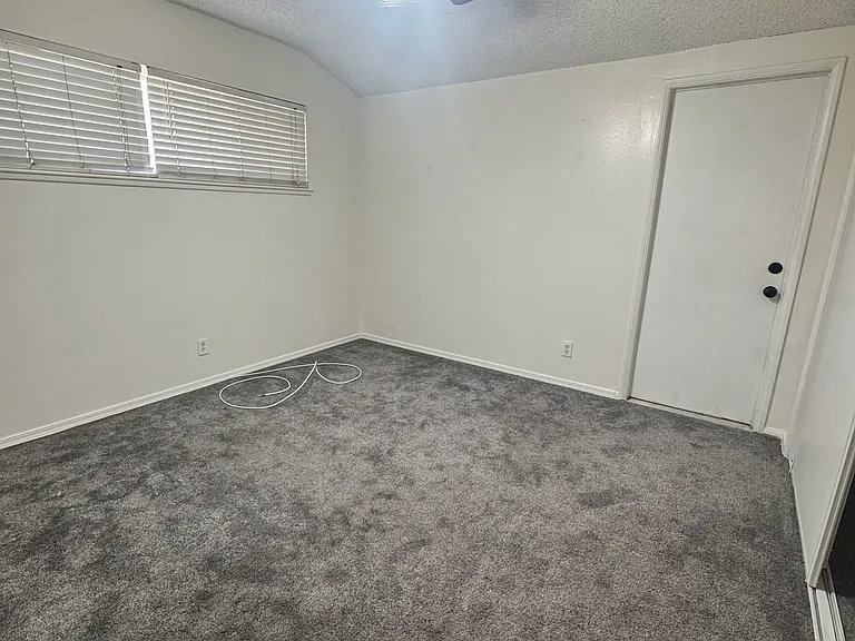 45045 Camolin Ave — Photo 8