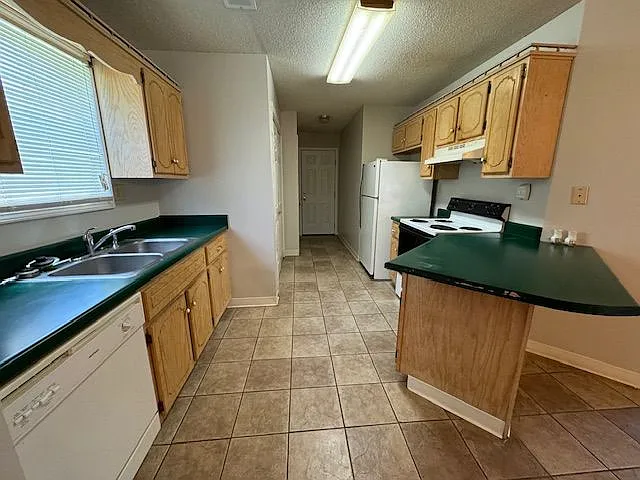 2 bed, 2.0 bath, 1018 sqft, $1,300 — Photo 4