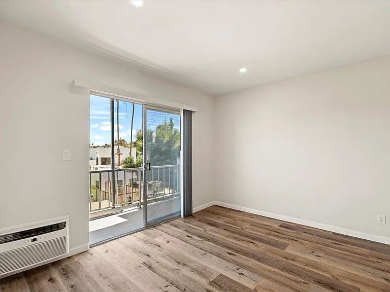 2233 S Ridgeley Dr #301 — Photo 6