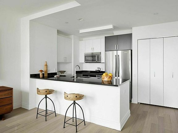3rd image of 70 Pine St APT 4104