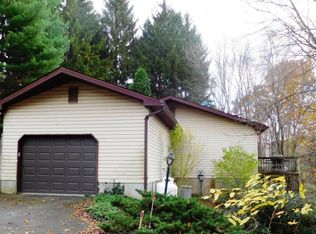 121 Sandy Ln, Stroudsburg, PA 18360