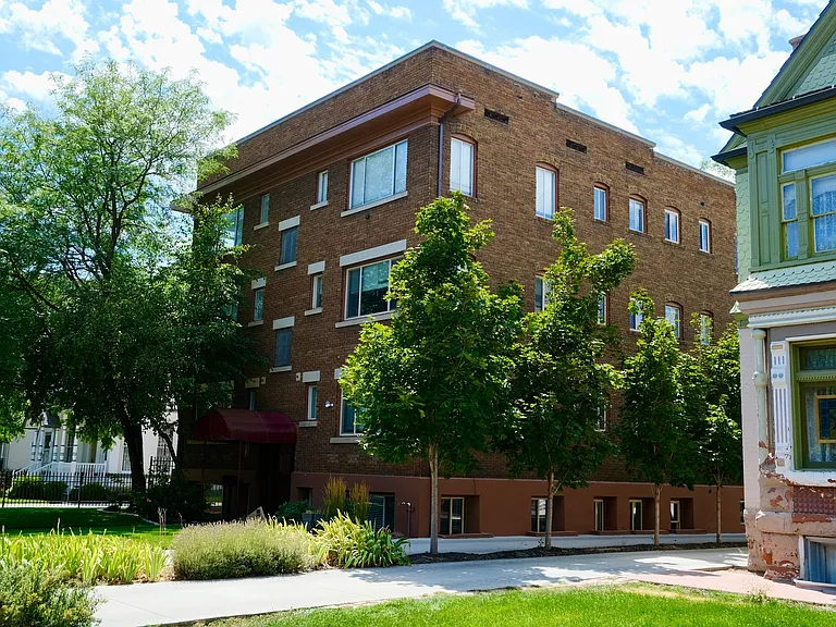 Jefferson Avenue Apartments — Photo 15