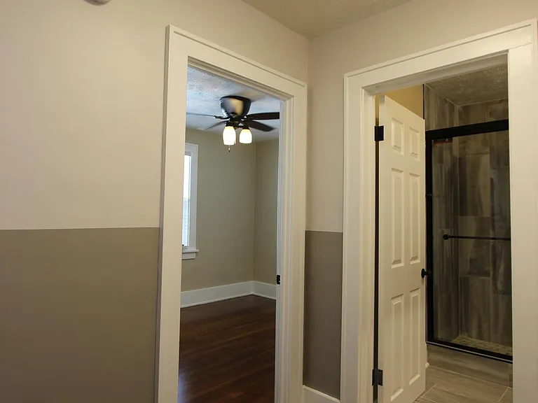 4816 Burt St #1/2-2 — Photo 8