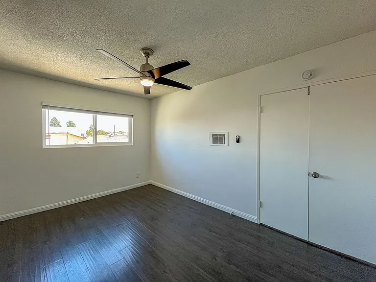 1335 Stanley Ave — Photo 36