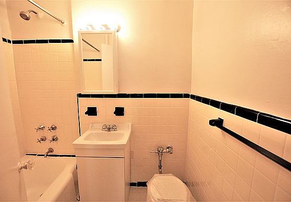 4th image of 1553 York Ave APT 1a