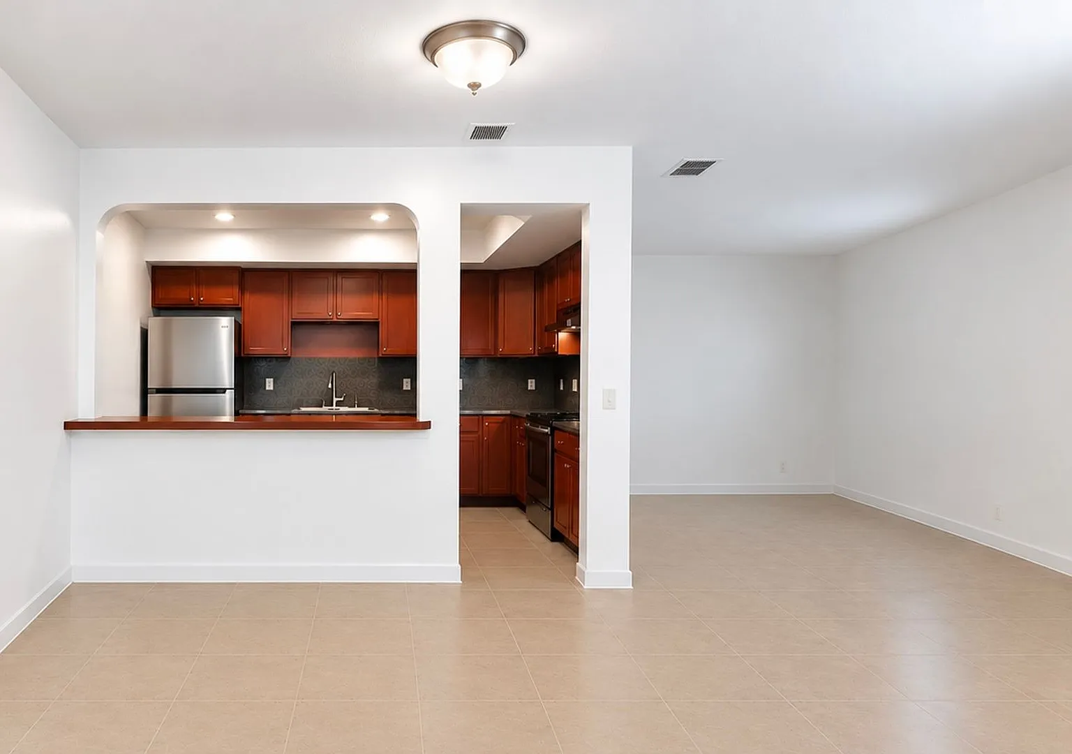 Zenith Apartments — Photo 3