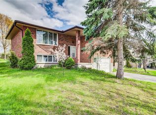 28 Wordsworth Pl W, Kitchener, ON N2B 3L1
