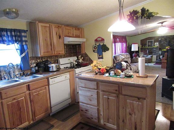 2nd image of 59 Wintergreen Ln