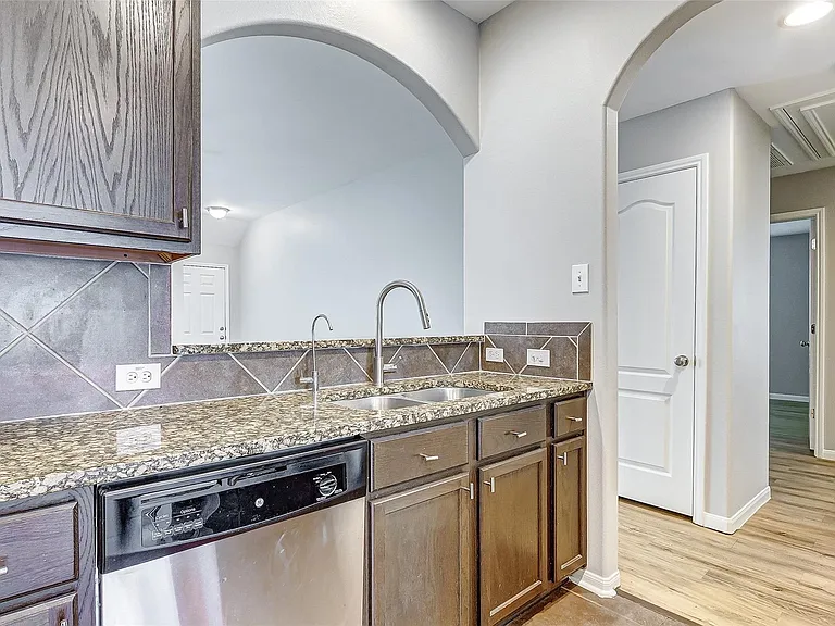 12943 Pecan Shores Dr — Photo 6