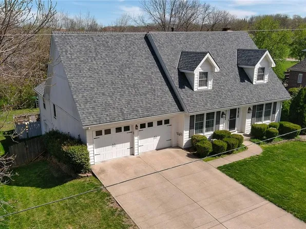 3135 Lakeview Cir, Leavenworth, KS 66048