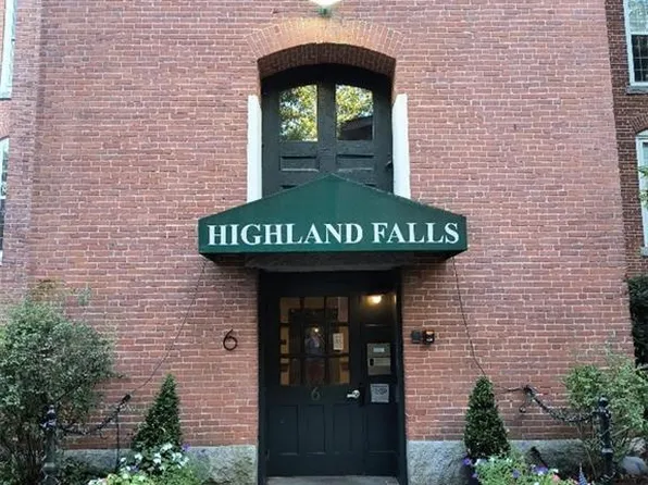 2 School St #406, Lincoln, RI 02865