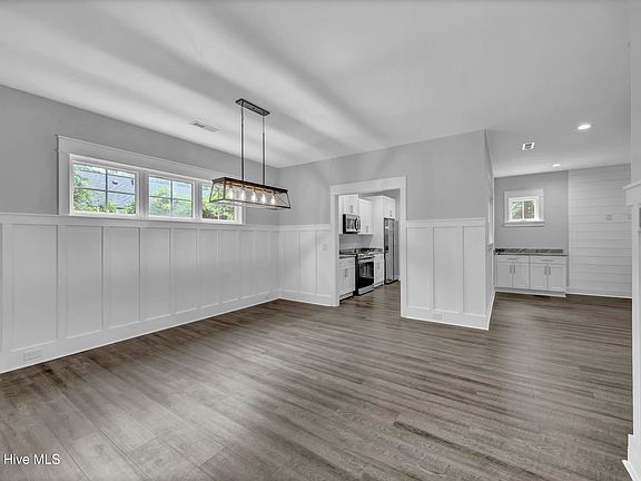 5th image of 250 Victory Gardens Drive