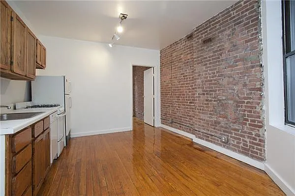 Rented by Space Marketing Shop | media 10