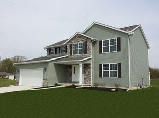 1008 Arrowhead Dr, Bowling Green, OH 43402