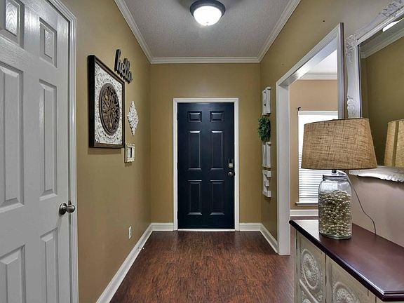 5th image of 210 Ambleside Dr
