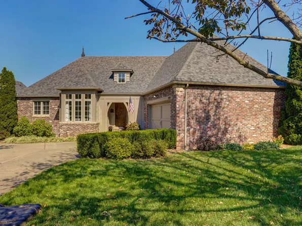 949 E Westchester Drive, Springfield, MO 65810