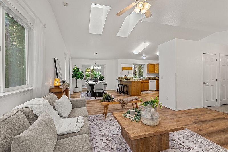 4th image of 16640 Vircon Drive SW