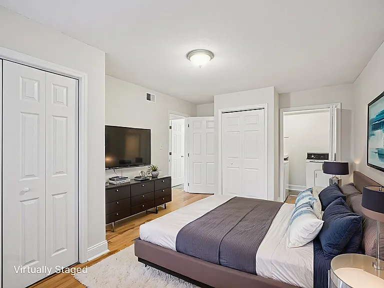 Campus Walk Apartments — Photo 24