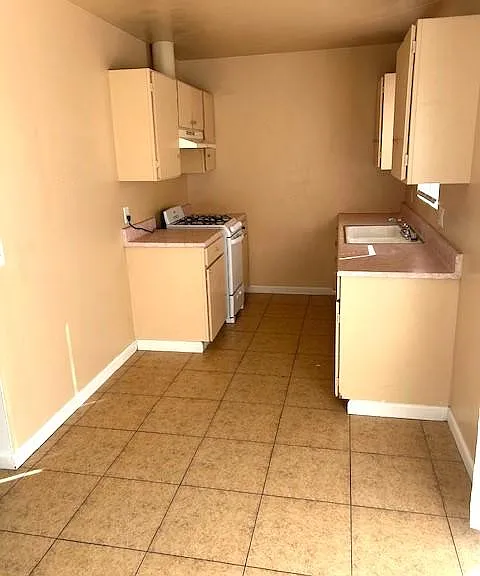 210 N Santa Fe St — Photo 4