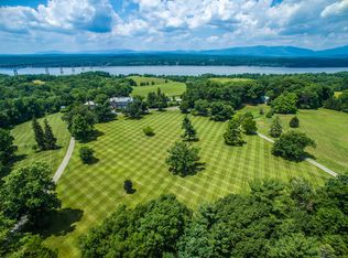 89 Martins Ln, Red Hook, NY 12571