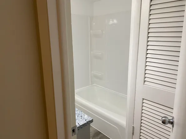 1412 N 45th St APT 3, Lincoln, NE 68503