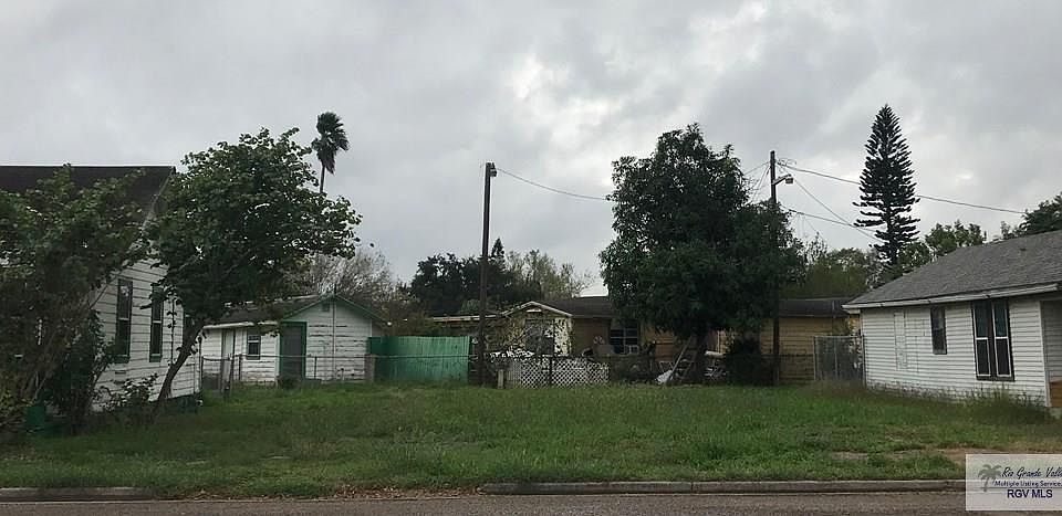 2nd image of 711 La Palma St
