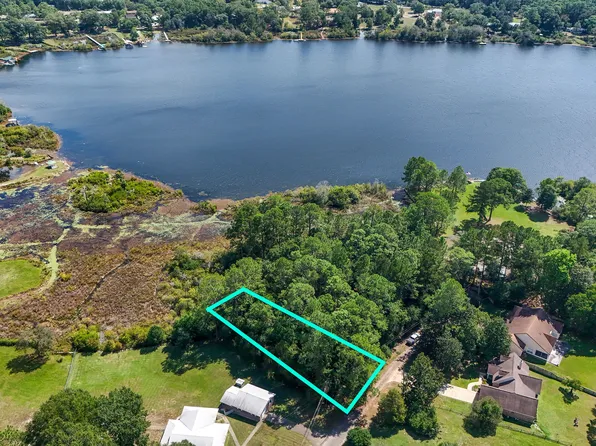 6 Lake Ct, Defuniak Springs, FL 32433