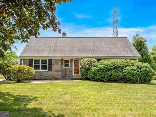 1362 Cherry Ln, Blue Bell, PA 19422