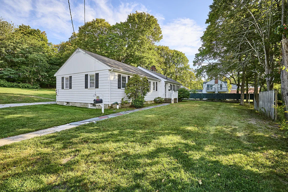 4 bed, 1657 sqft, $4,200 — Photo 1