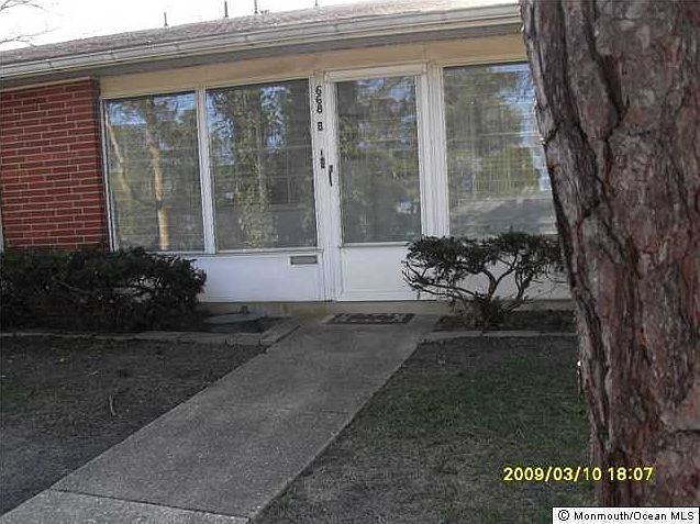 1st image of 668 New Castle Court #B