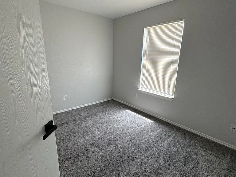 1617 Ginger Ave — Photo 8